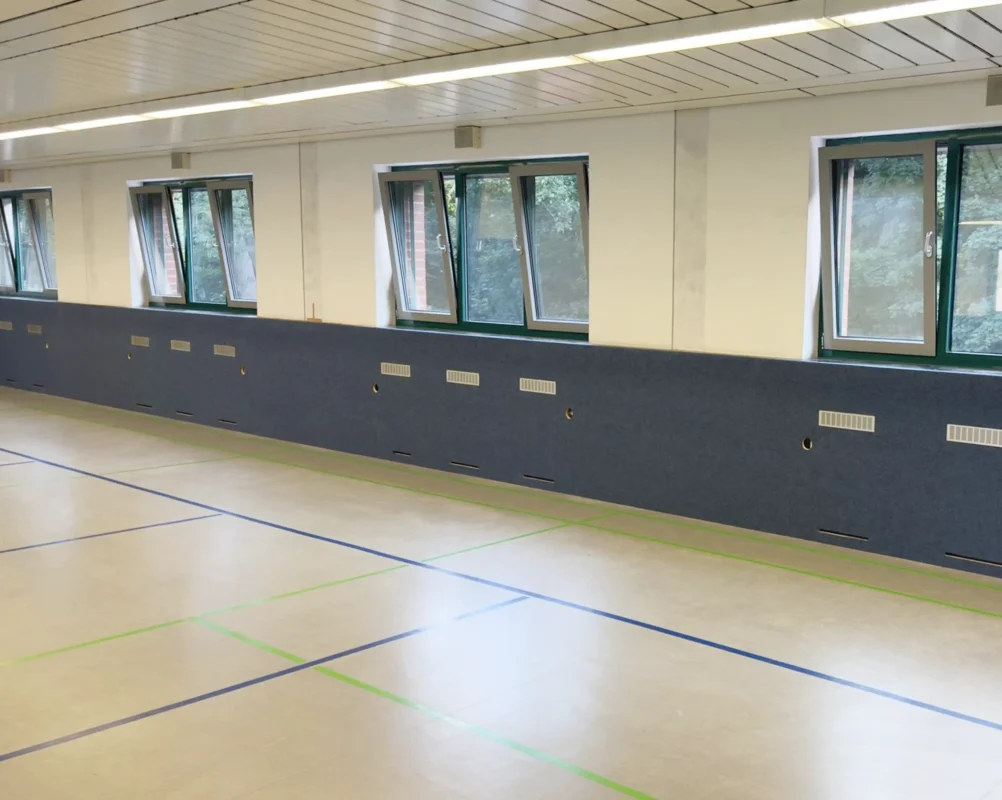 wandverkleidung-aus-teppich-fuer-koelner-sporthalle